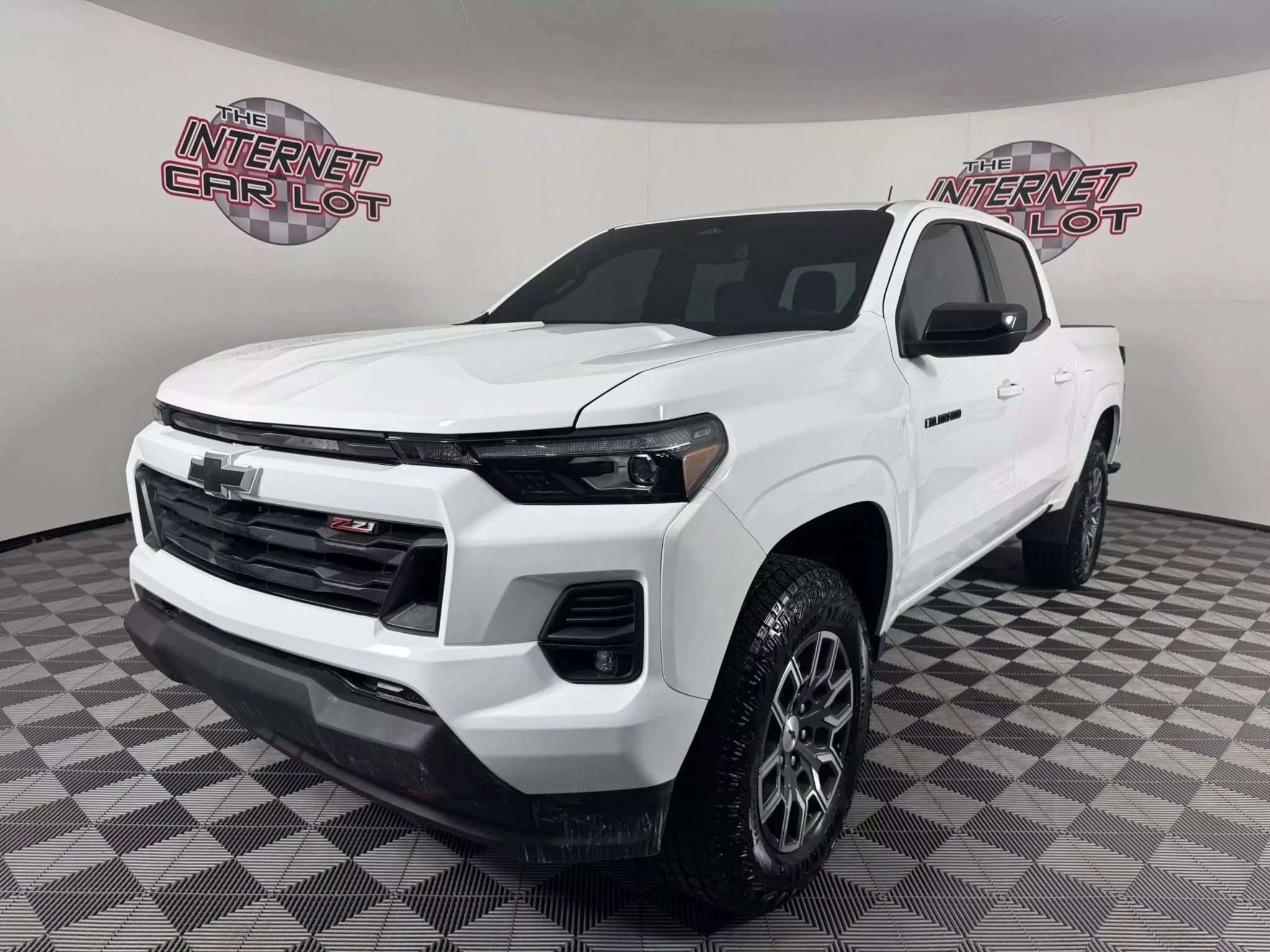 Used 2024 Chevrolet Colorado Z71 w/ Z71 Convenience Package 2