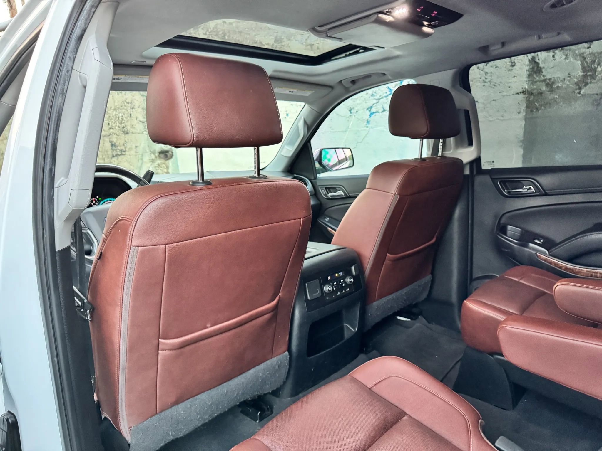 Used 2020 Chevrolet Suburban Premier w/ Premier Plus Edition image 27