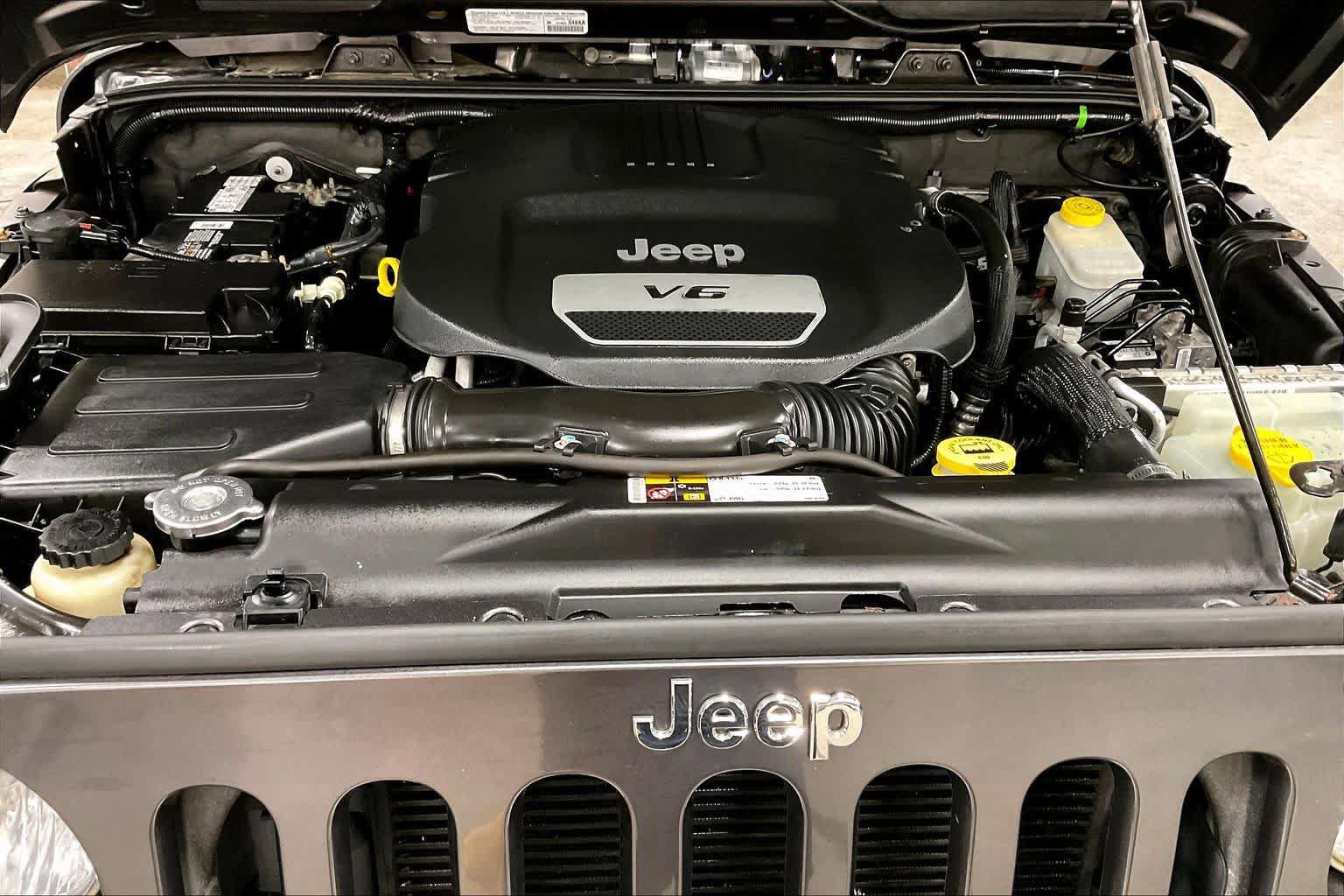 Used 2014 Jeep Wrangler Sahara AWD/4WD image 31