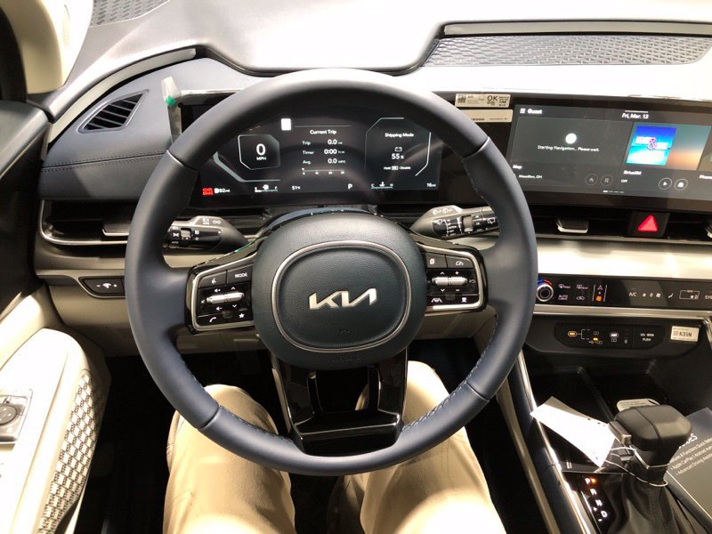 New 2026 Kia Carnival SX w/ SX Dark Edition Package FWD image 26