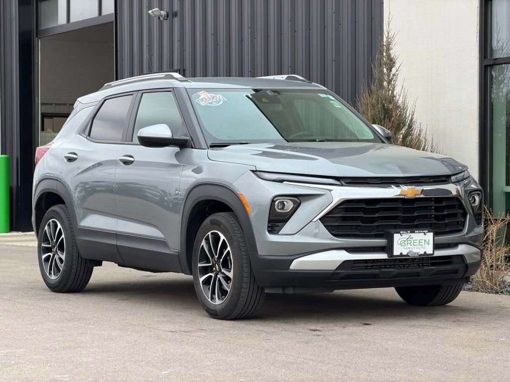 Used 2025 Chevrolet TrailBlazer LT AWD/4WD image 4