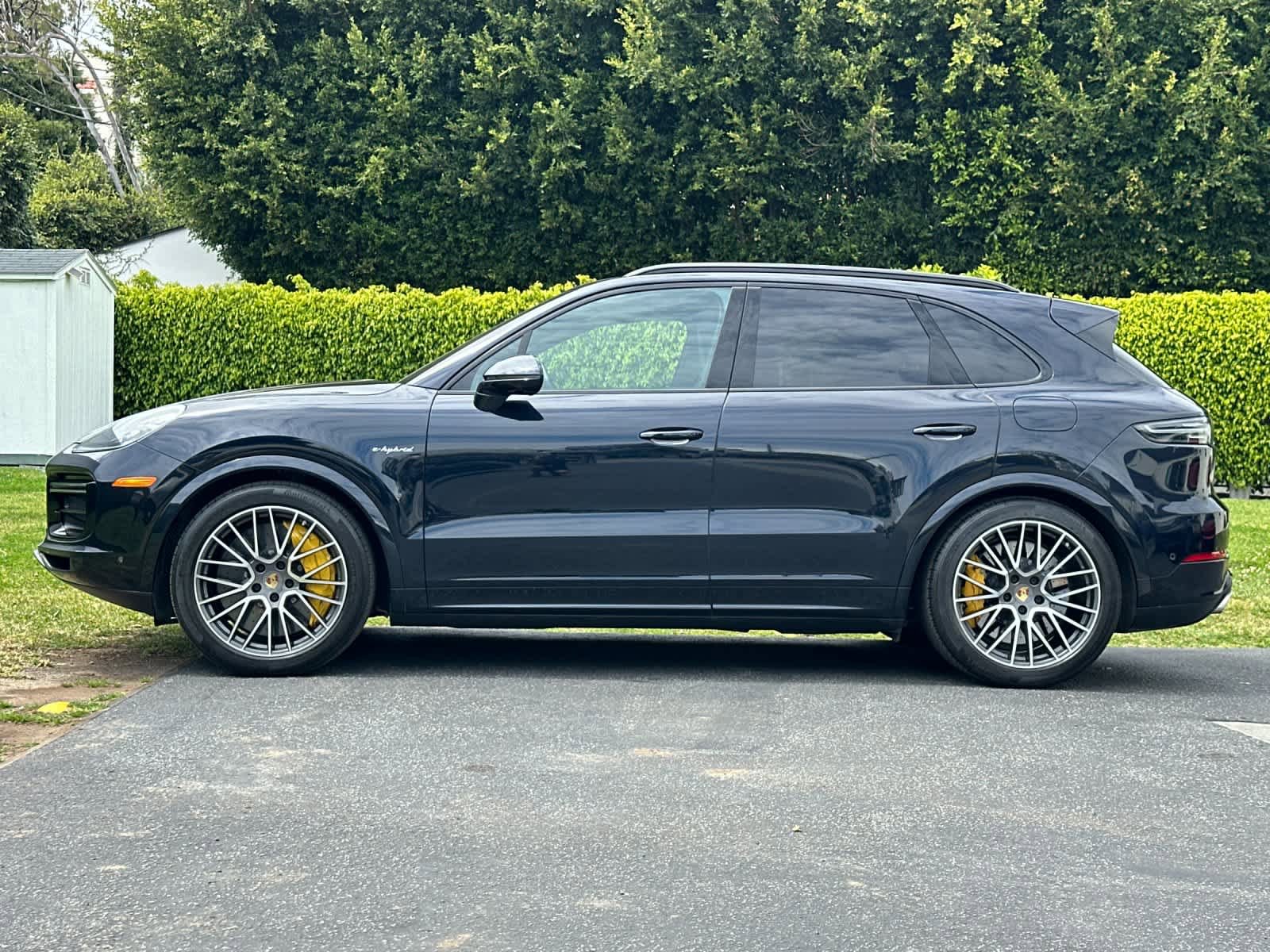 Certified 2022 Porsche Cayenne Turbo S AWD/4WD image 2