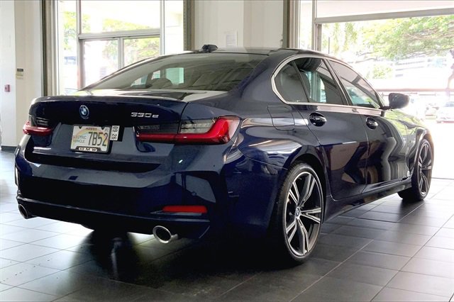 Used 2023 BMW 330e w/ Premium Package image 11