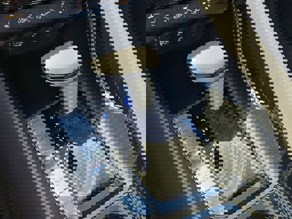 Used 2025 Hyundai Elantra SEL image 15