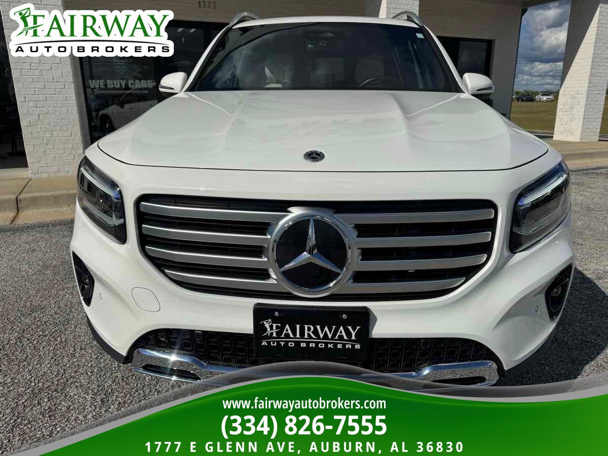 Used 2025 Mercedes-Benz GLB 250 w/ Exclusive Package image 3