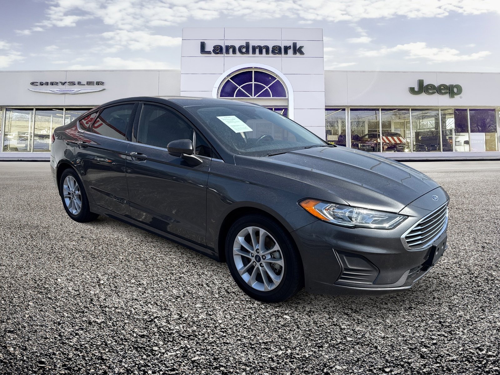 Used 2020 Ford Fusion SE image 1