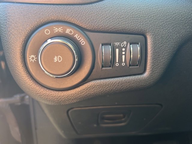 Used 2022 Jeep Cherokee Trailhawk image 28