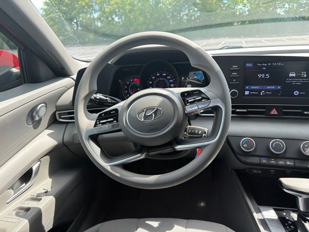 Used 2023 Hyundai Elantra SE FWD image 12