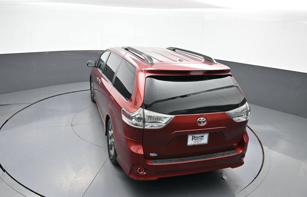 Used 2017 Toyota Sienna SE FWD image 41