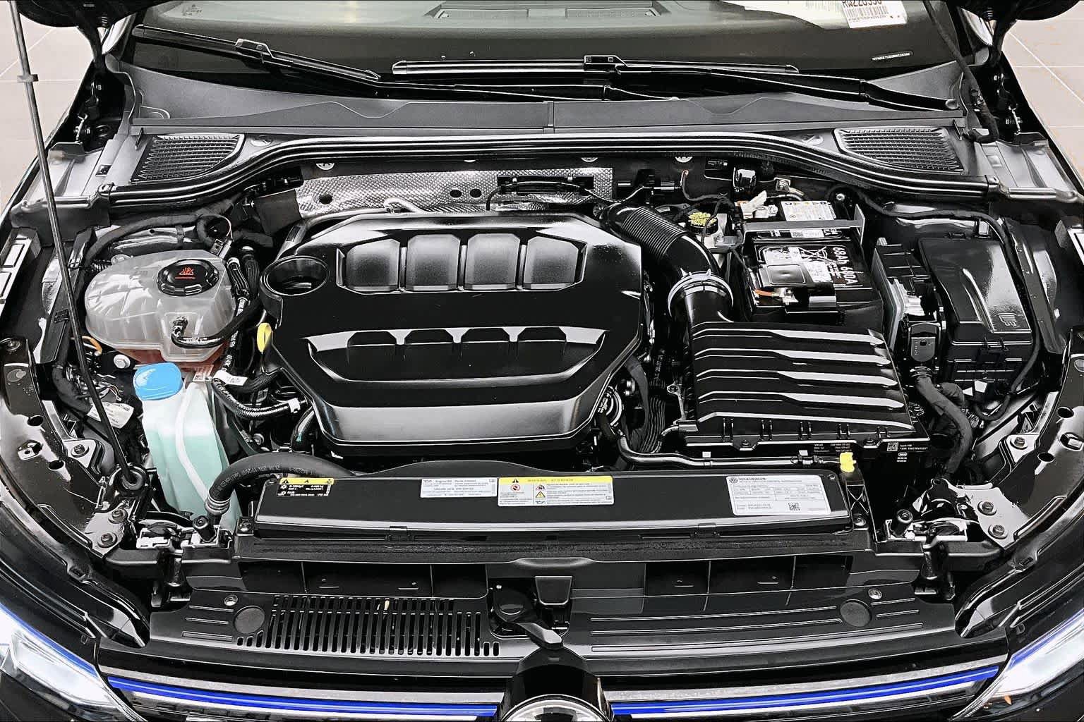 Used 2024 Volkswagen Golf R AWD/4WD image 29