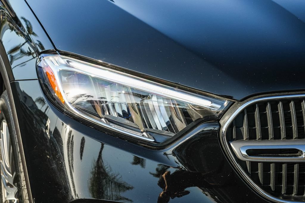 Used 2025 Mercedes-Benz GLC 300 image 8
