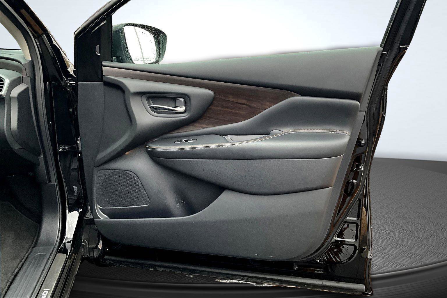 Used 2024 Nissan Murano Platinum w/ Cargo Package image 24