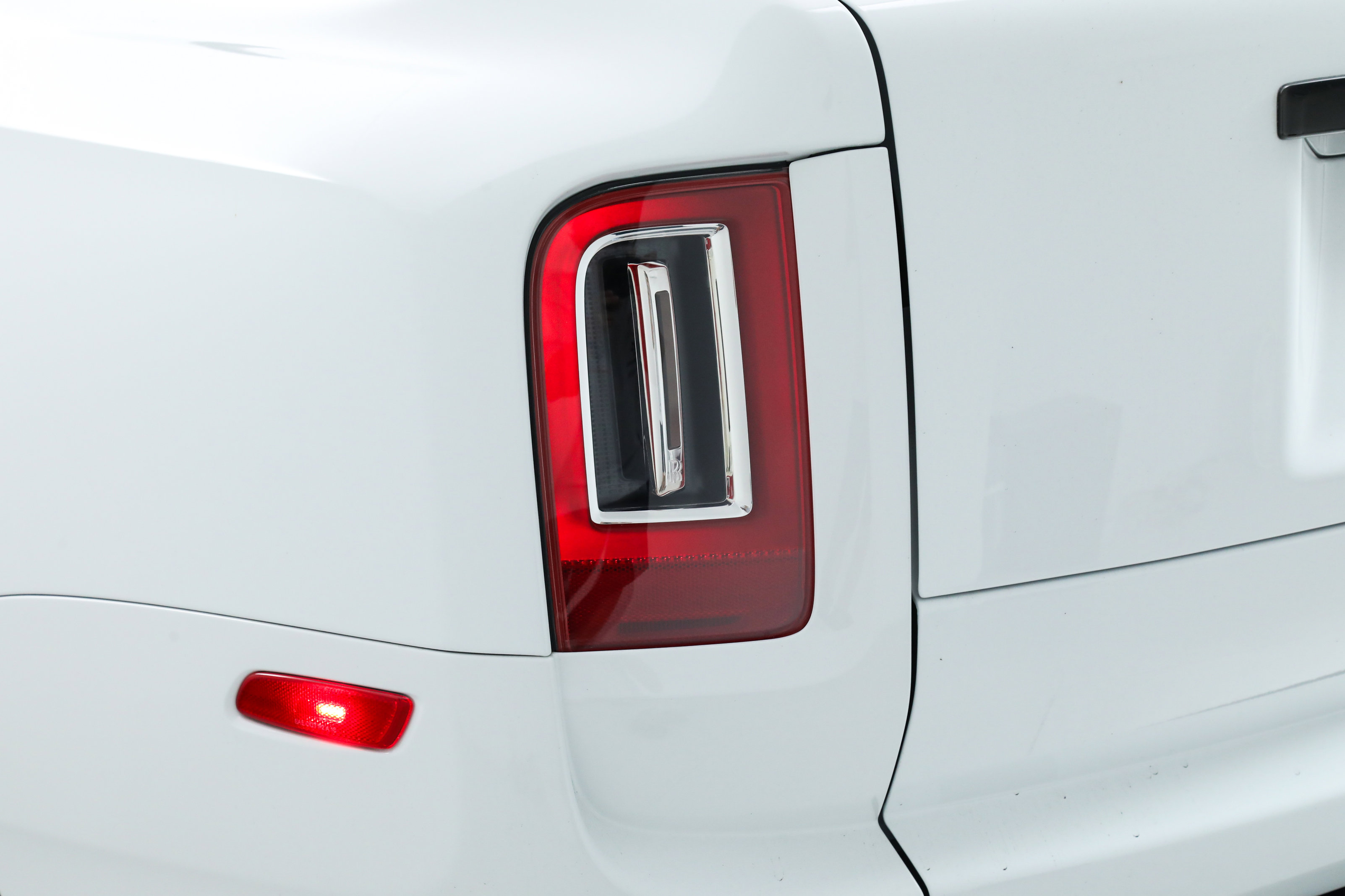 Used 2023 Rolls-Royce Cullinan Black Badge w/ Dark Exterior Package image 15