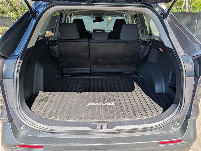 Used 2021 Toyota RAV4 LE image 19