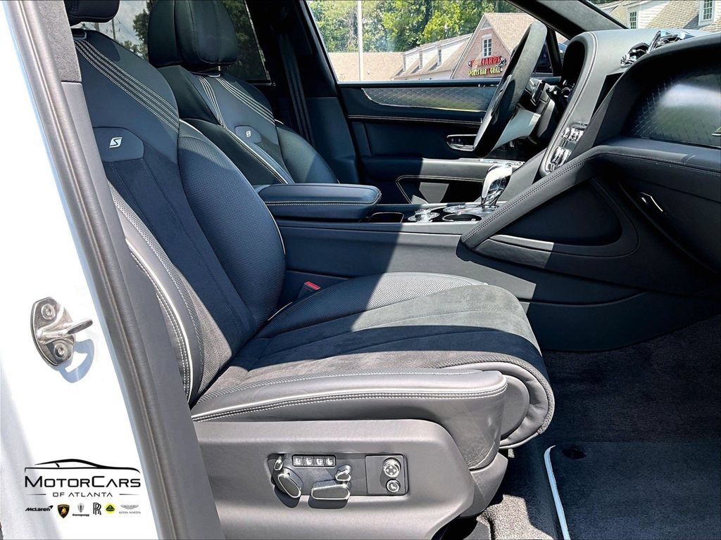Used 2025 Bentley Bentayga AWD/4WD image 8