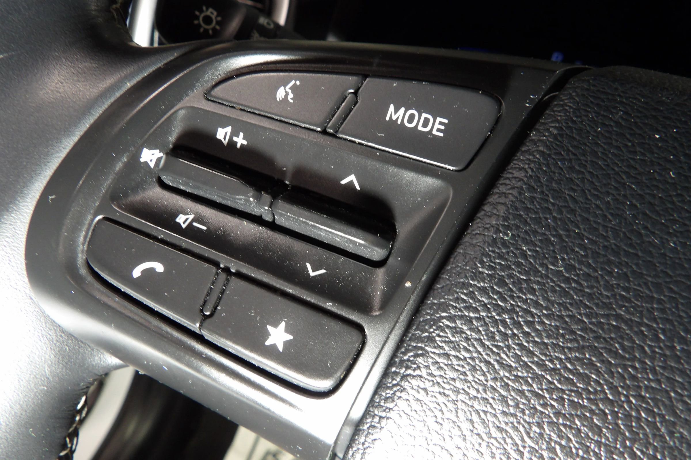 Used 2024 Hyundai Venue SEL image 24