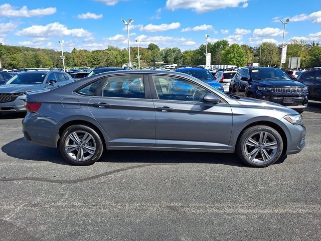 Certified 2023 Volkswagen Jetta SE w/ Panoramic Sunroof Package FWD image 9