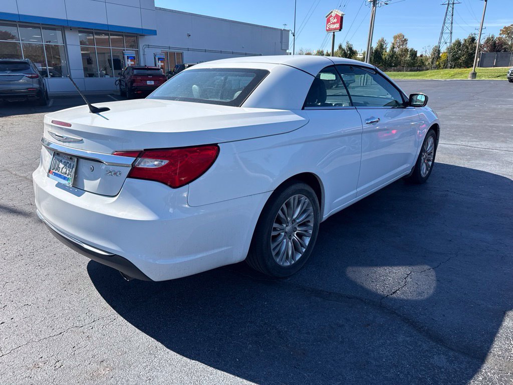 Used 2013 Chrysler 200 Limited FWD image 5