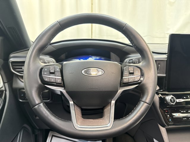 Used 2024 Ford Explorer Platinum w/ Technology Package image 16