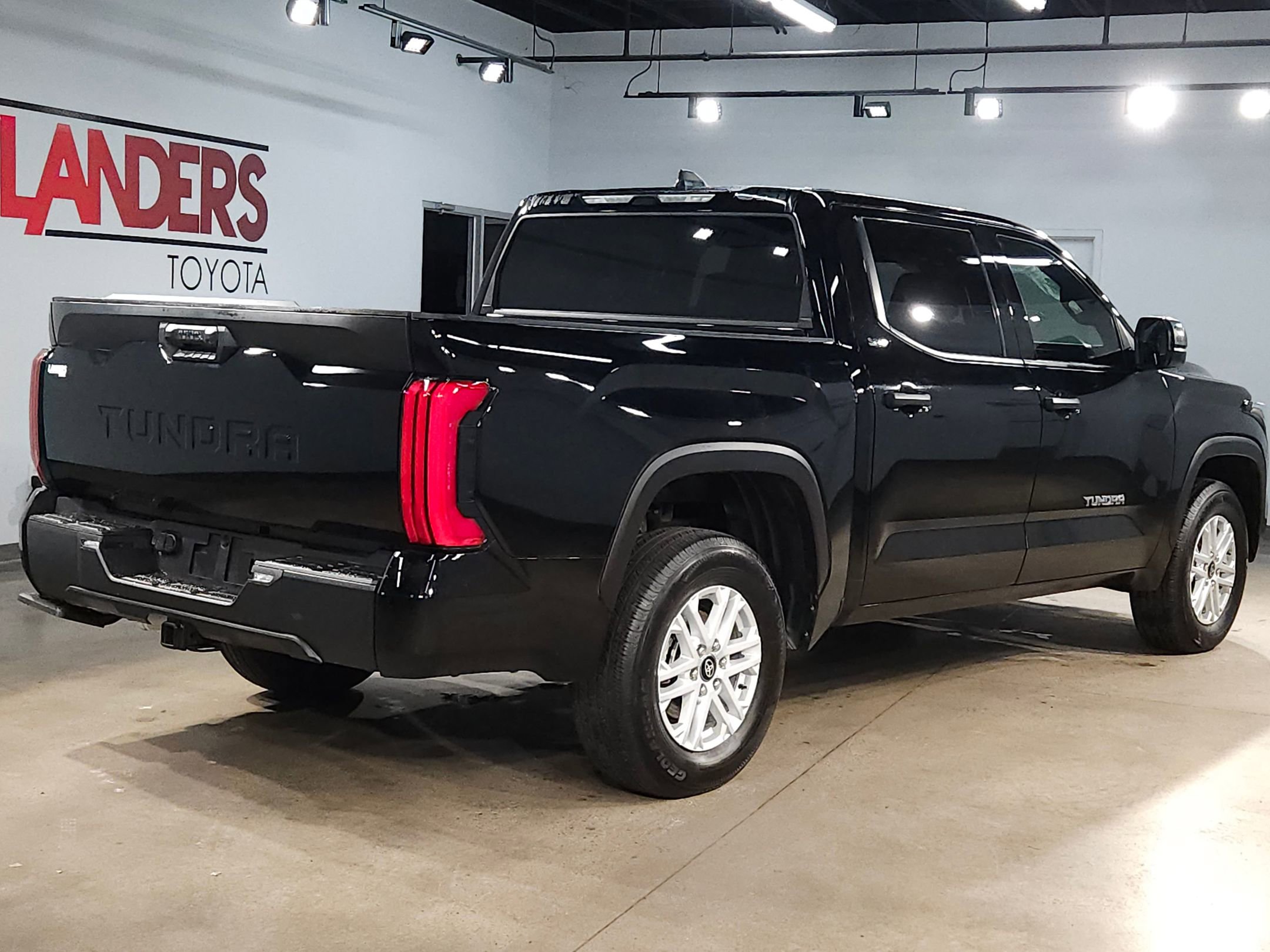 Used 2025 Toyota Tundra SR5 image 7