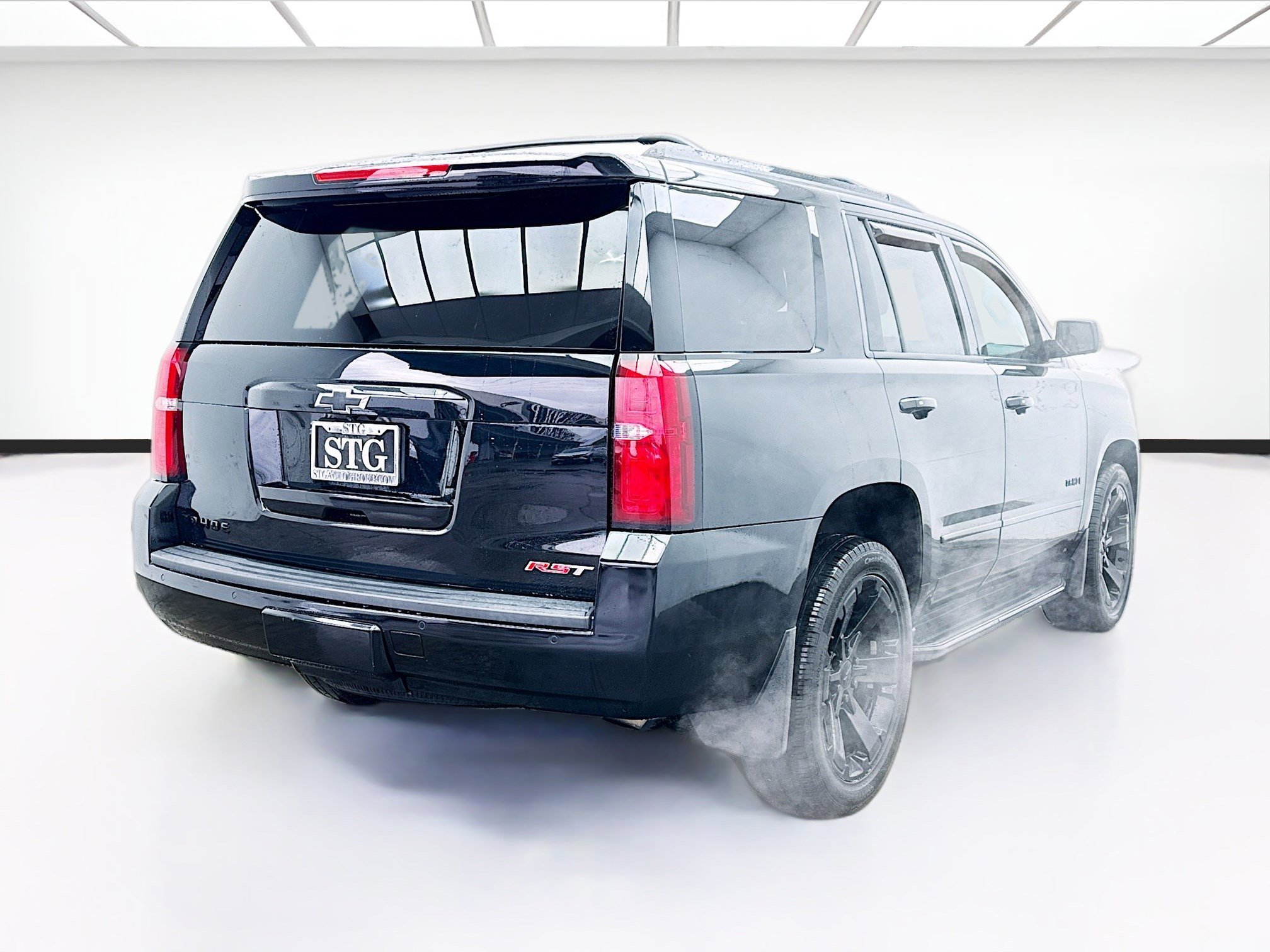 Used 2019 Chevrolet Tahoe Premier w/ RST 6.2L Performance Edition AWD/4WD image 4