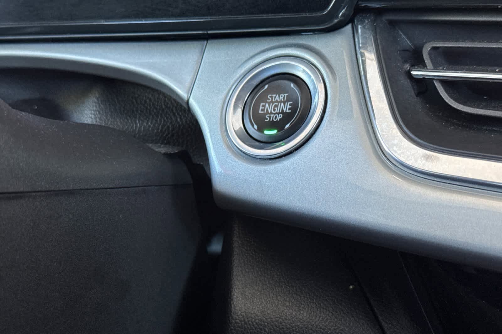Used 2025 Chevrolet Trax LT FWD image 22
