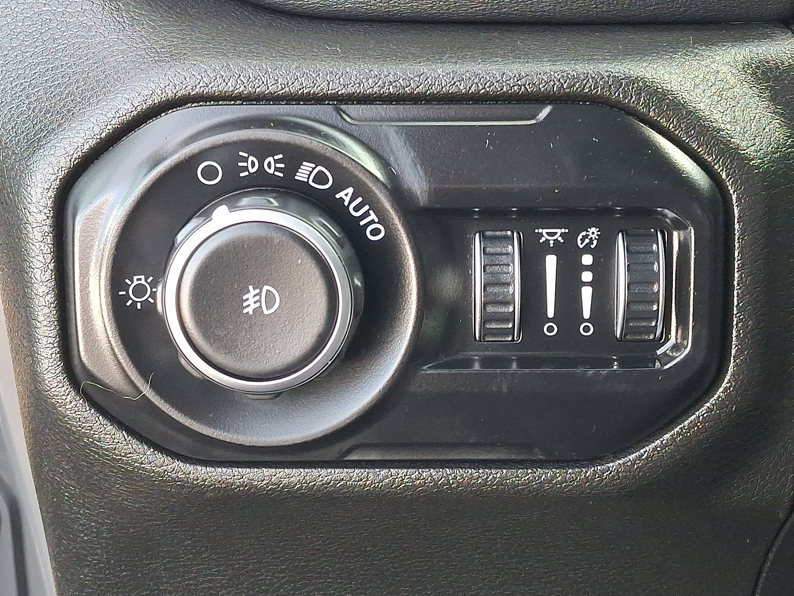 Used 2019 Jeep Wrangler Unlimited Sahara w/ Dual Top Group image 25