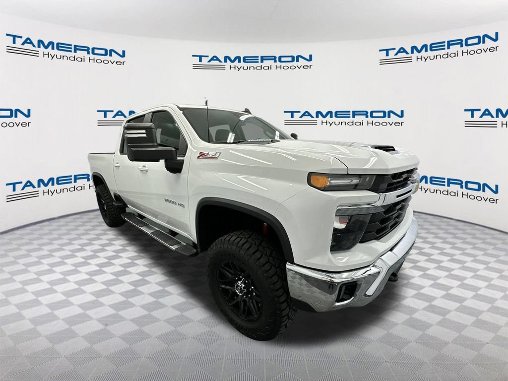 Used 2024 Chevrolet Silverado 2500 LT AWD/4WD image 7