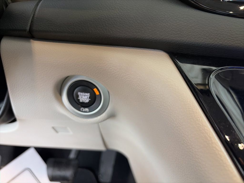 Used 2017 Chrysler Pacifica Touring-L image 48