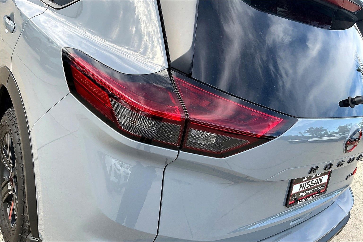 Certified 2025 Nissan Rogue SV image 36