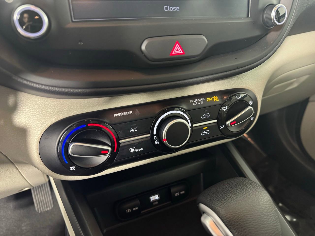 Used 2025 Kia Soul LX w/ LX Technology Package FWD image 25