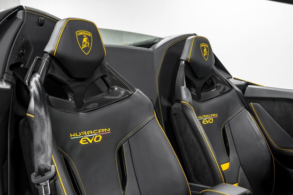 Used 2022 Lamborghini Huracan EVO RWD image 34