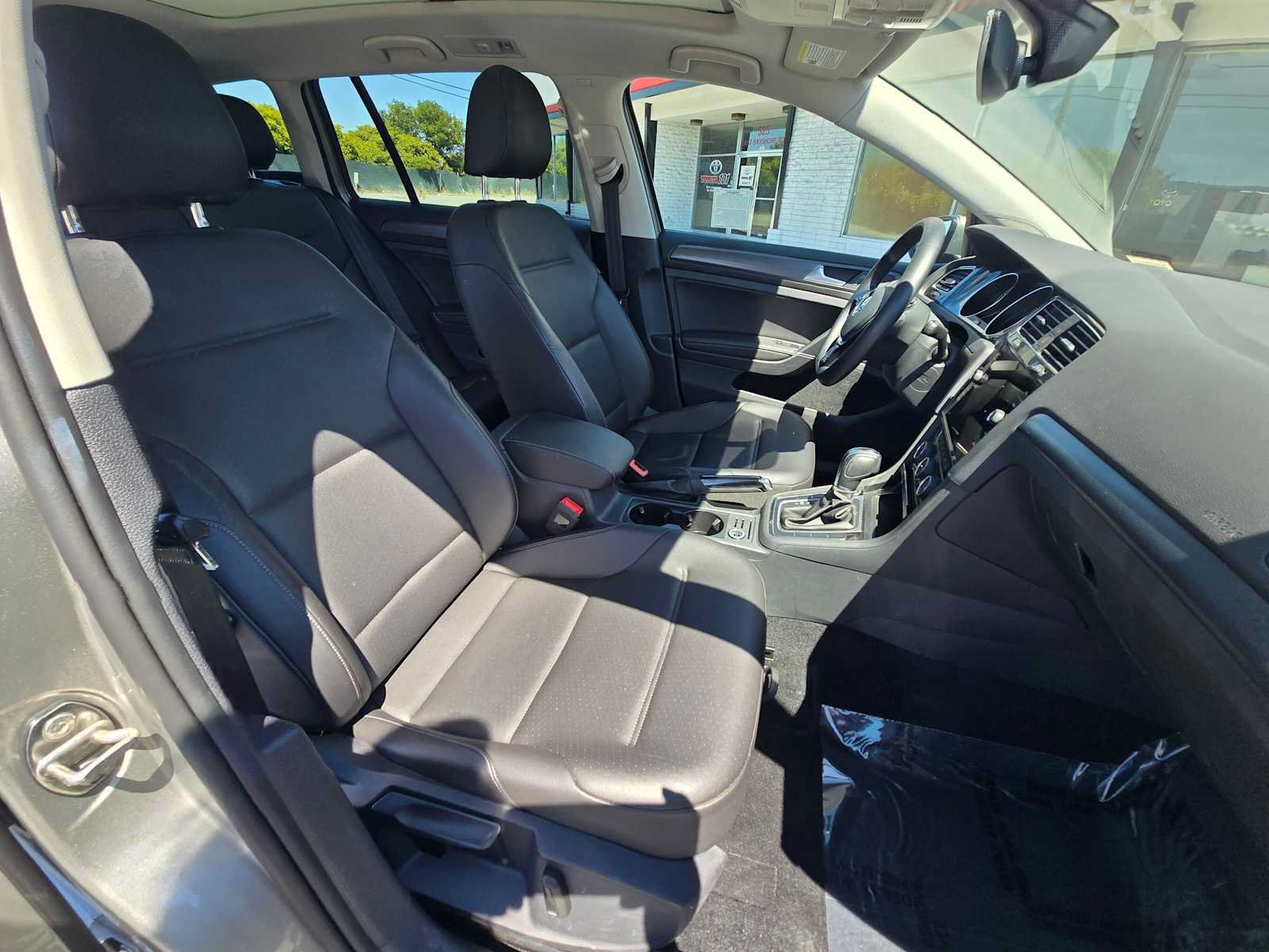 Used 2019 Volkswagen Golf S FWD image 10