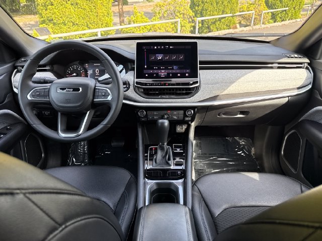 Used 2024 Jeep Compass Latitude AWD/4WD image 8