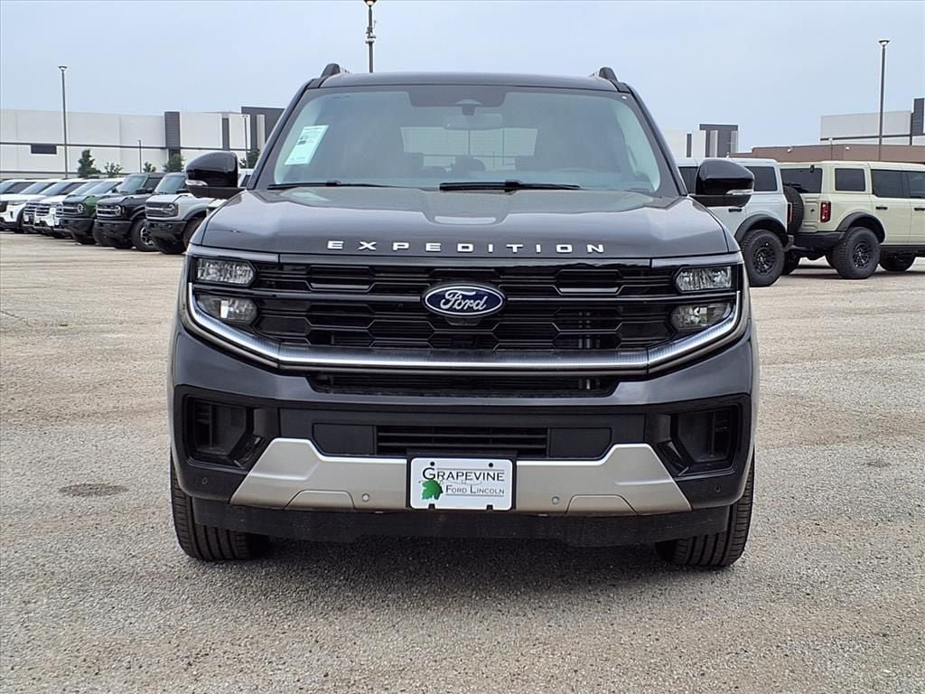 New 2026 Ford Expedition Platinum w/ Platinum Ultimate Package AWD/4WD image 2