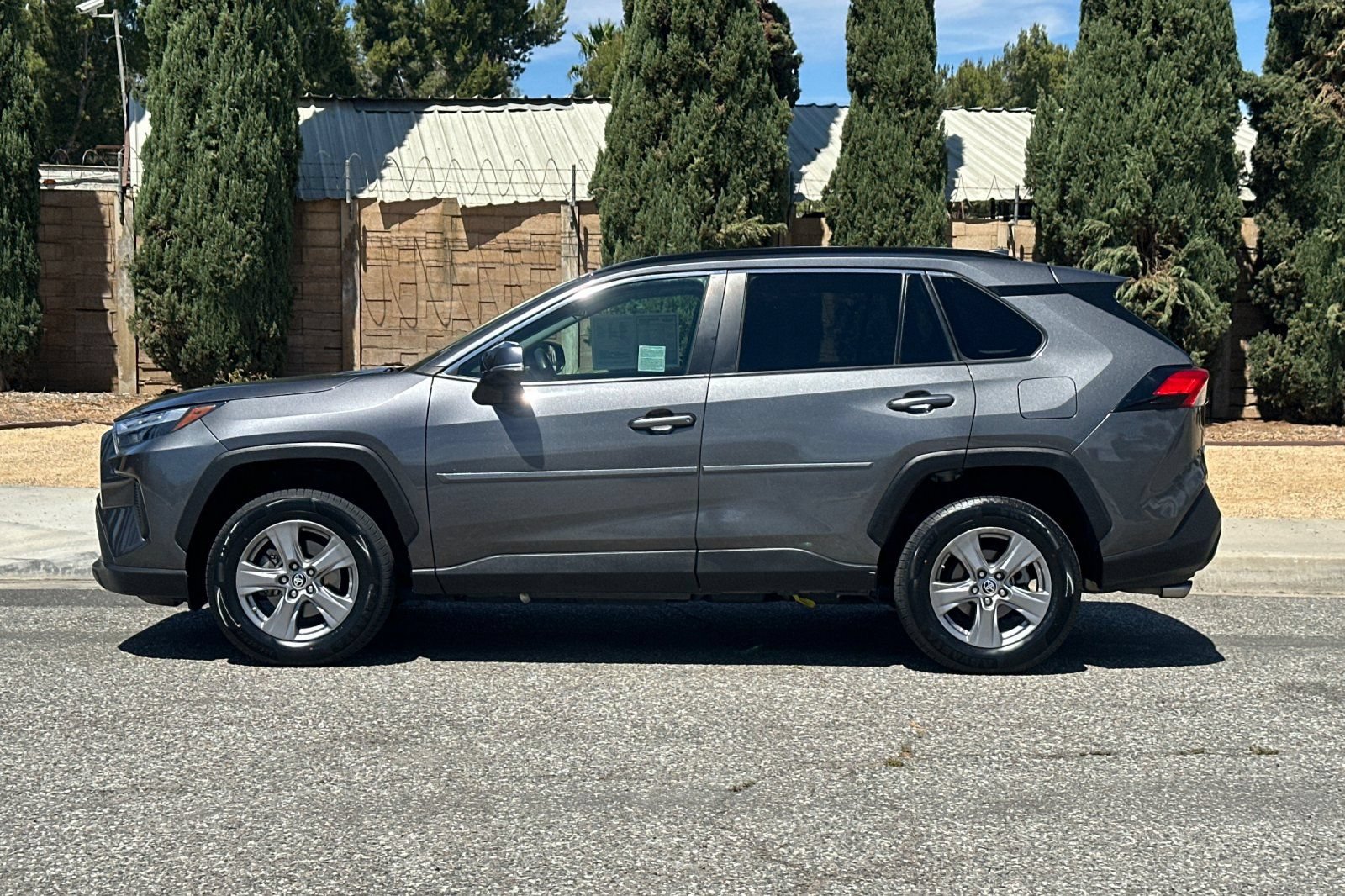 Used 2023 Toyota RAV4 LE AWD/4WD image 7