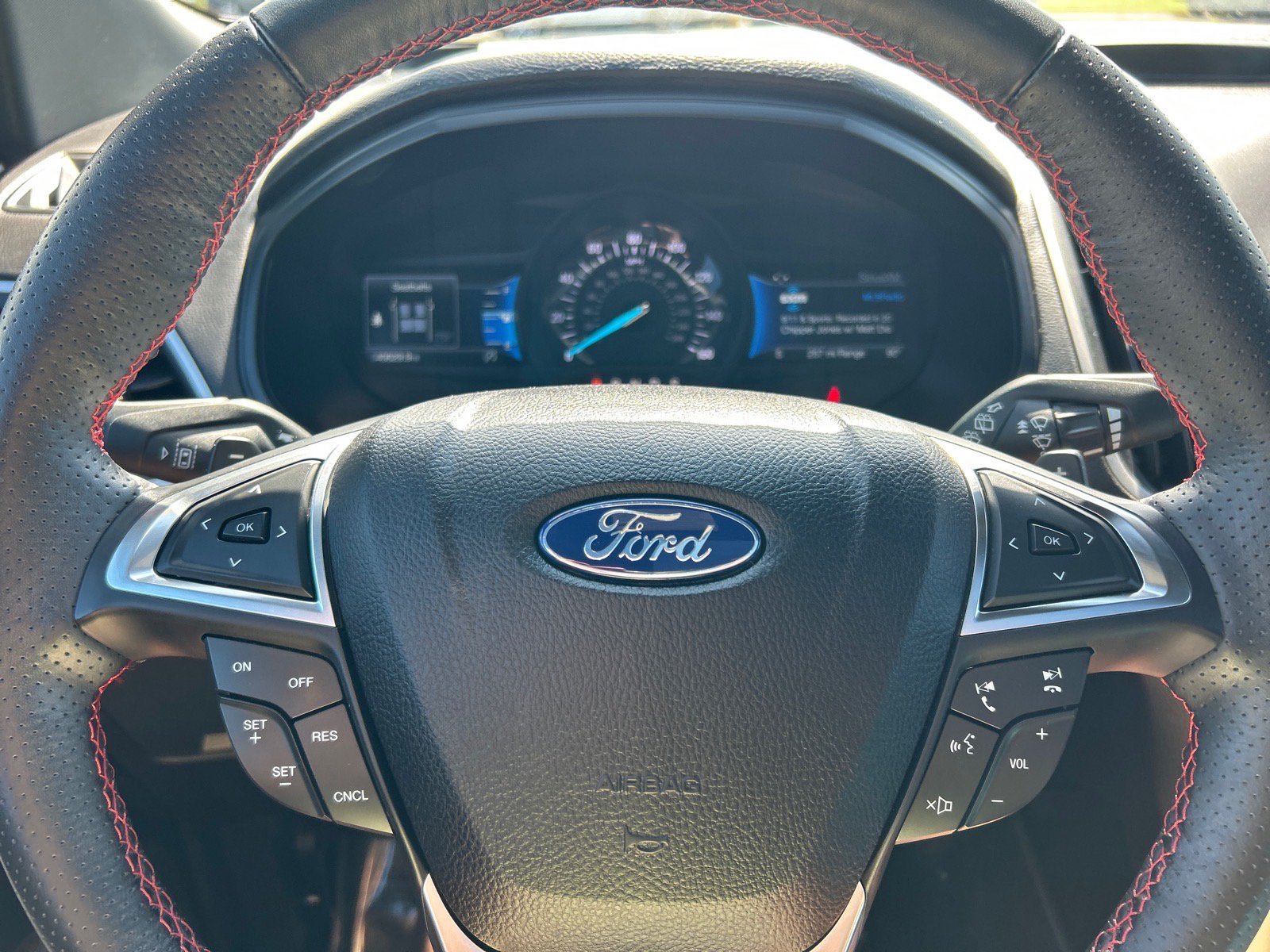 Used 2022 Ford Edge ST-Line w/ Class II Trailer Tow Package AWD/4WD image 24