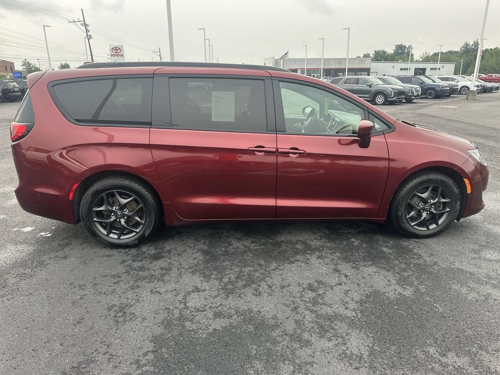 Used 2020 Chrysler Pacifica Touring-L Plus w/ Advanced Safetytec Group FWD image 9