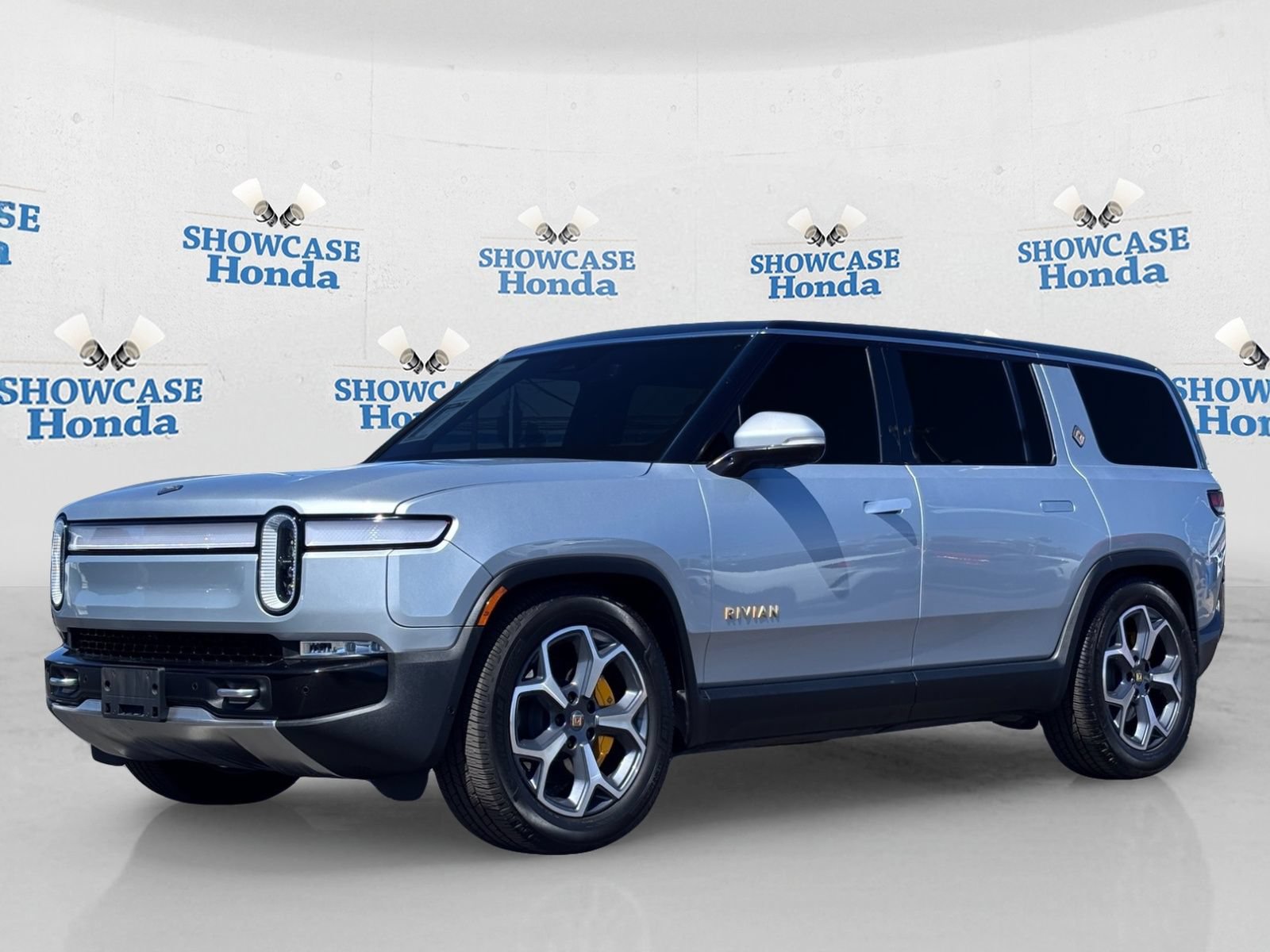 Used 2023 Rivian R1S Adventure AWD/4WD image 2