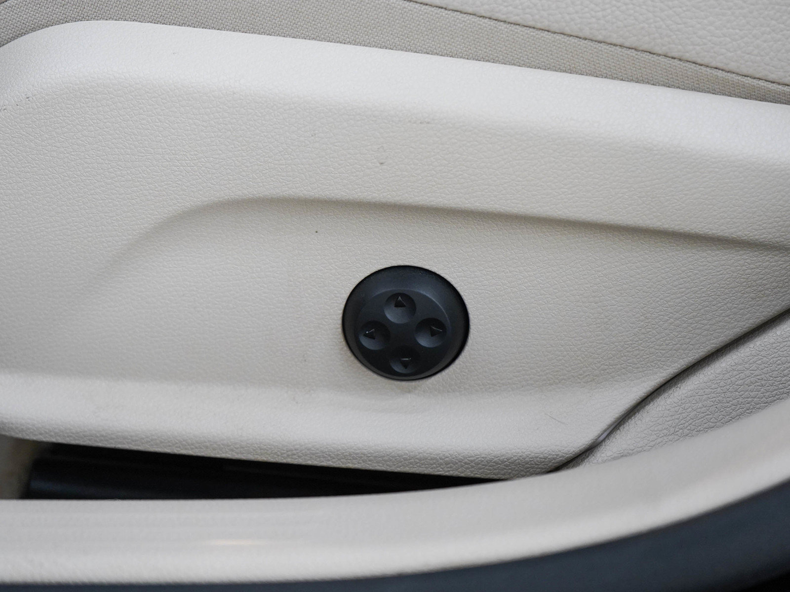 Used 2015 Mercedes-Benz C 300 4MATIC Sedan image 27