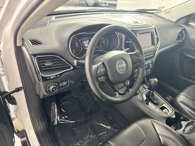 Used 2020 Jeep Cherokee Latitude Plus AWD/4WD image 24