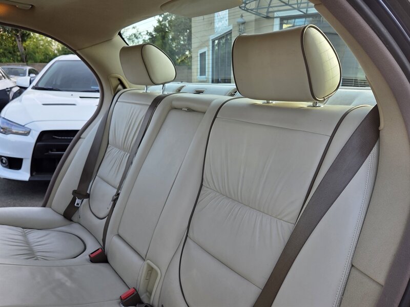 Used 2006 Jaguar XJ8 image 22