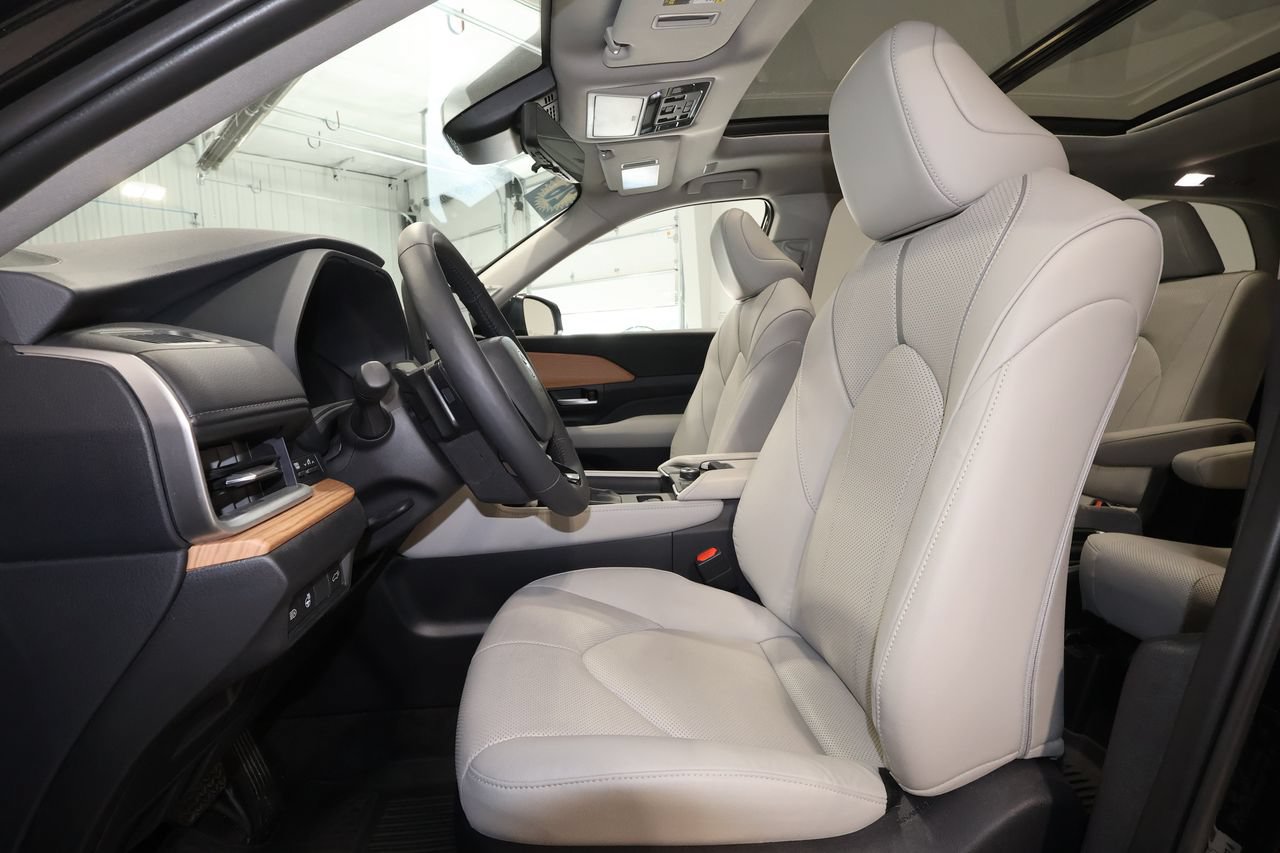 Used 2026 Toyota Grand Highlander AWD image 22