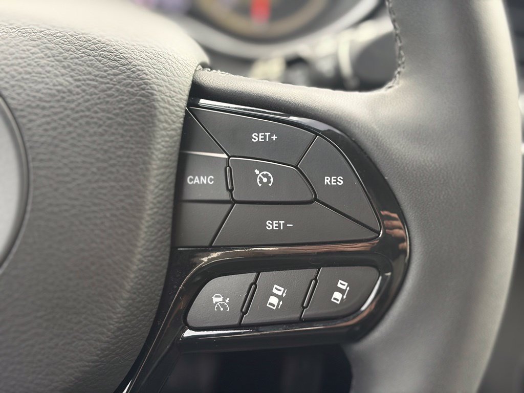 Used 2023 Jeep Cherokee Altitude Lux AWD/4WD image 26