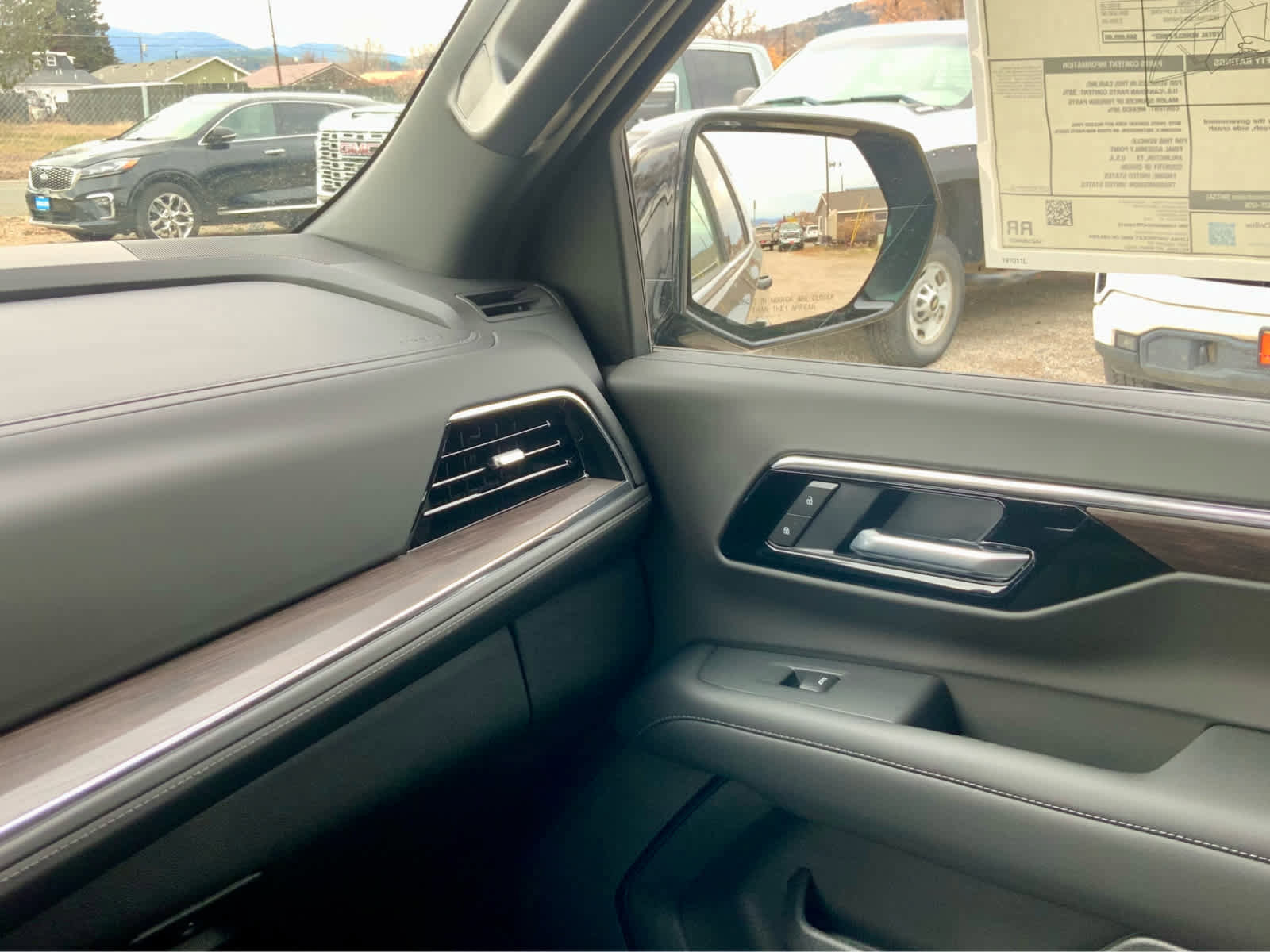 New 2026 Chevrolet Suburban LS image 36