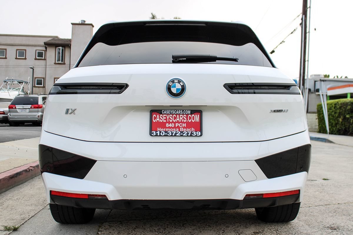 Used 2024 BMW iX xDrive50 w/ Premium Package AWD/4WD image 5