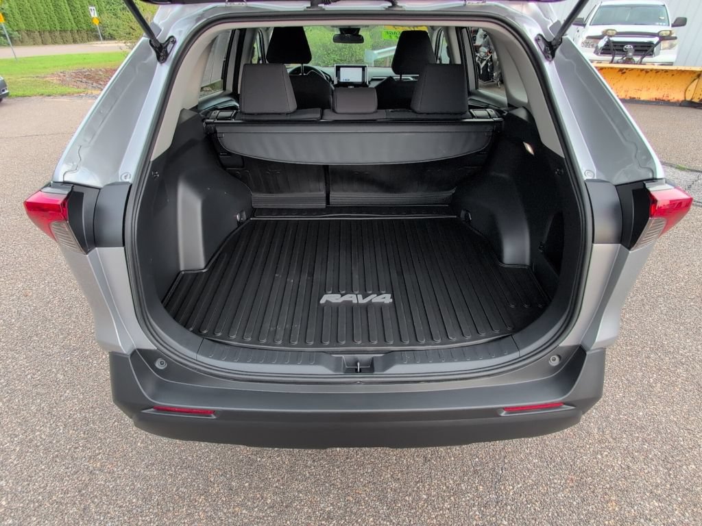 Used 2024 Toyota RAV4 LE AWD/4WD image 13