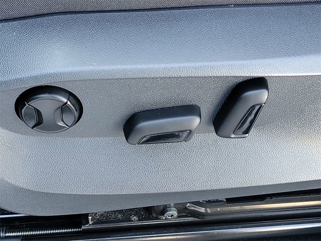 Used 2022 Volkswagen Tiguan SE image 27