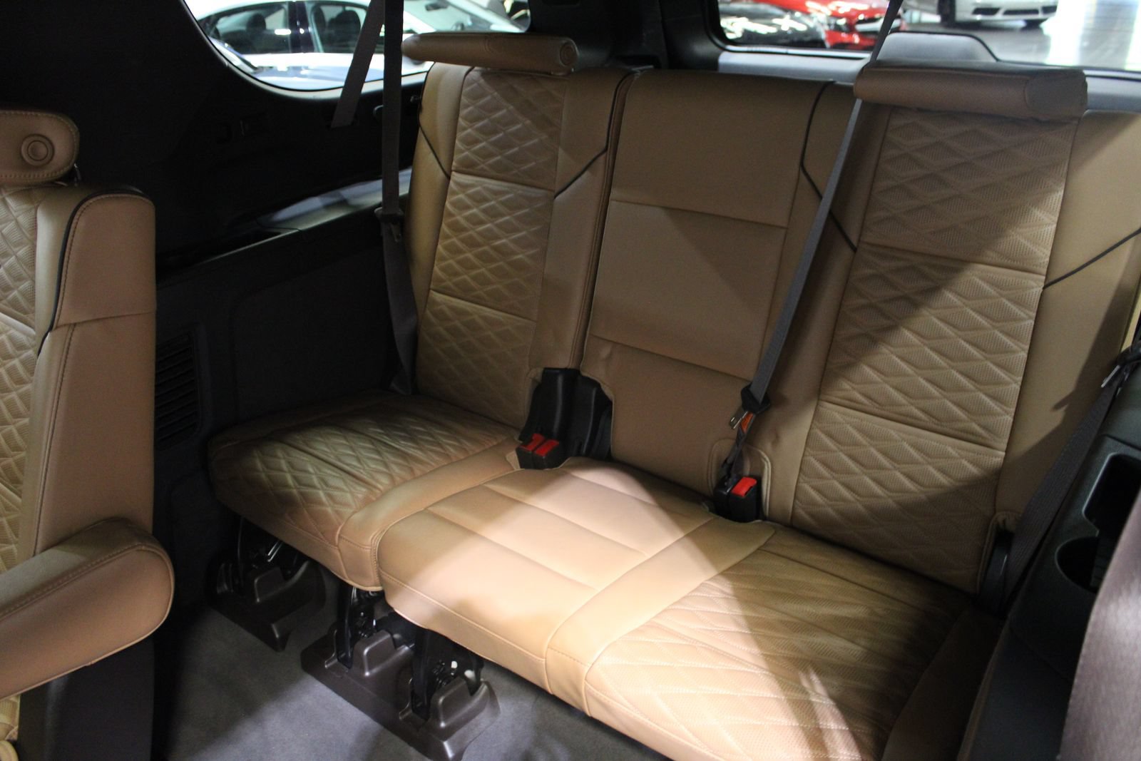 Used 2023 Cadillac Escalade ESV Premium Luxury w/ Performance Package AWD/4WD image 19