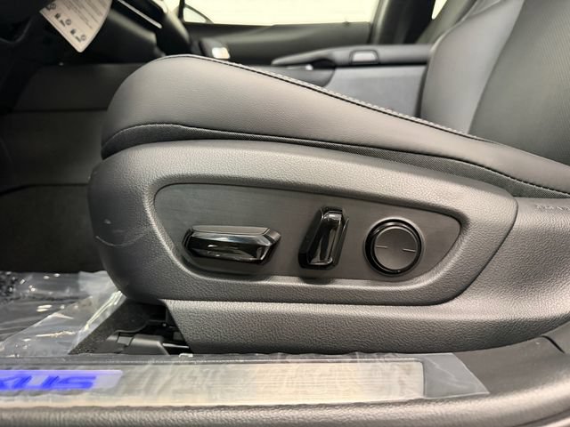 New 2026 Lexus UX 300h AWD image 18